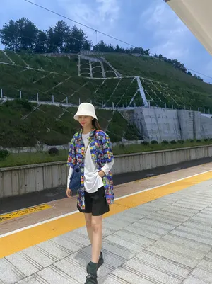 沈梦辰渔夫帽私服街拍照图片_4