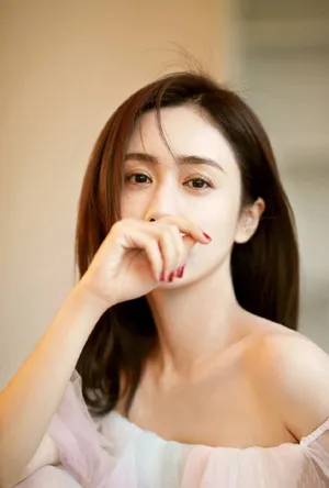 刘芸白皙仙气光影写真图片_5