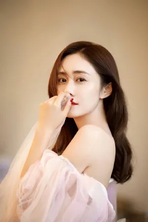 刘芸白皙仙气光影写真图片_6