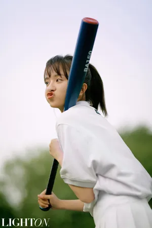 厉嘉琪纯白运动风写真图片_2