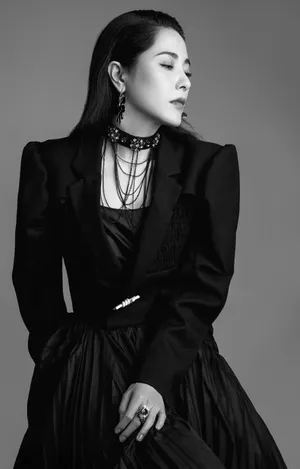 曾黎冷艳妩媚时尚写真大片_8