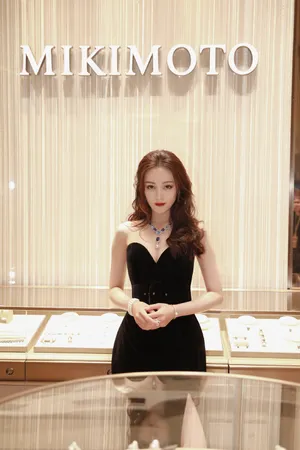迪丽热巴珠宝展性感现场图片_7