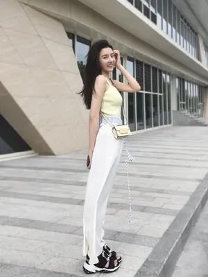 宋祖儿吊带私服清爽街拍图片