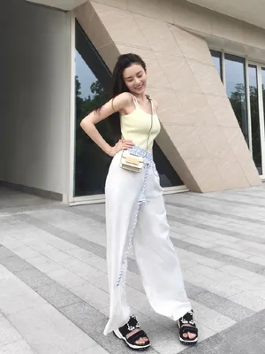 宋祖儿吊带私服清爽街拍图片