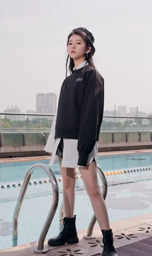 何蓝逗贝雷帽时尚写真图片_3