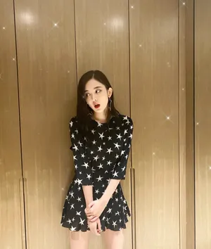 古力娜扎露腰连衣裙迷人性感图片_1