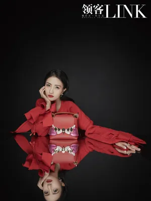 包文婧时尚摩登魅力写真大片_4