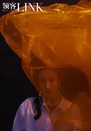 包文婧时尚摩登魅力写真大片_10