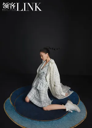 包文婧时尚摩登魅力写真大片_11