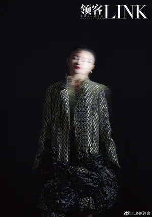 包文婧时尚摩登魅力写真大片_14