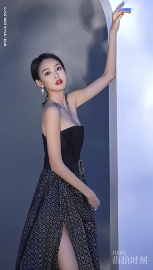 张梓琳抹胸裙性感写真图片