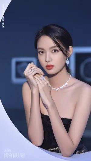 张梓琳抹胸裙性感写真图片_2
