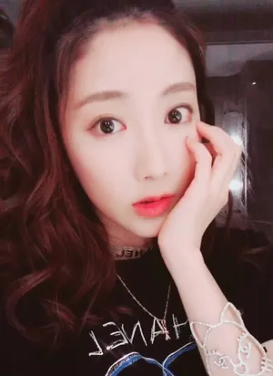 王萌黎甜美自拍照图片_3