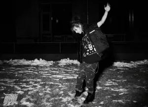 周锐黑白风酷帅写真图片_3