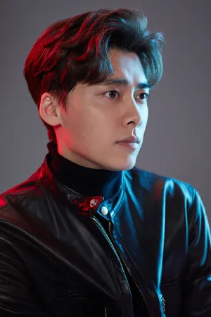 李易峰黑色皮衣型男写真图片