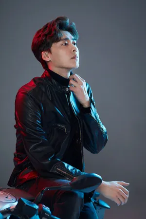 李易峰黑色皮衣型男写真图片_2