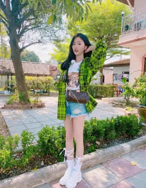 吴宣仪牛仔短裤活力私服图片_4