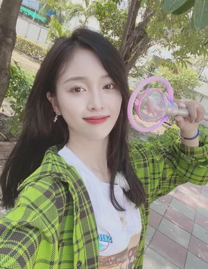 吴宣仪牛仔短裤活力私服图片_5