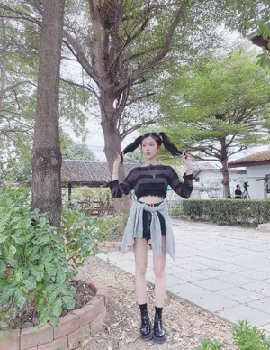 吴宣仪牛仔短裤活力私服图片_8