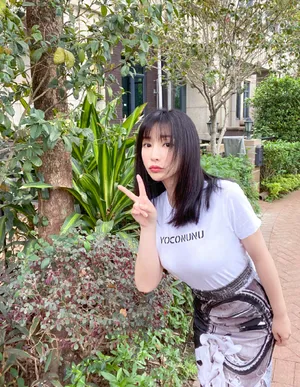 柳岩清秀靓丽写真图片