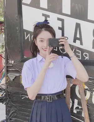 吴宣仪校服造型自拍照图片_2