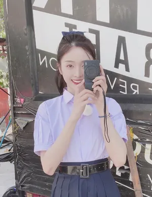 吴宣仪校服造型自拍照图片_3