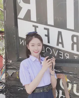 吴宣仪校服造型自拍照图片_5