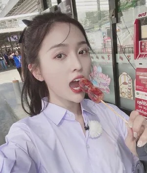吴宣仪校服造型自拍照图片_6
