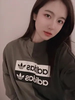 李兰迪清新俏丽自拍照图片