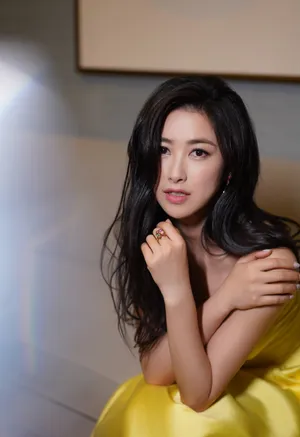 朱珠抹胸裙性感优雅写真图片_2