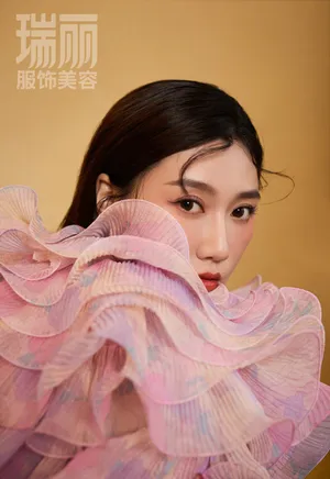 李斯羽优雅温婉写真图片_5