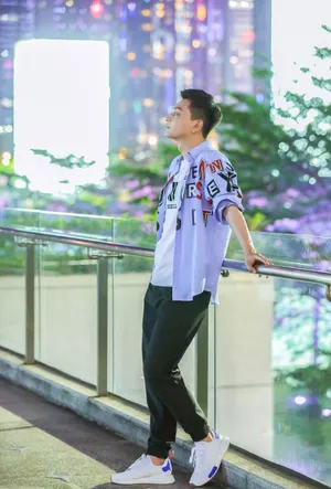 张晓谦蓝色衬衣清爽帅气写真_2