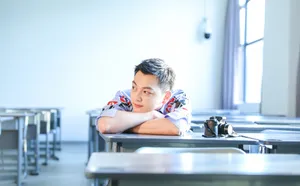 张晓谦蓝色衬衣清爽帅气写真_4