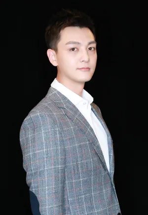 张晓谦灰色格子西装儒雅写真_7