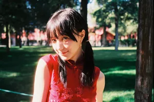 王悦伊复古胶片风写真图片