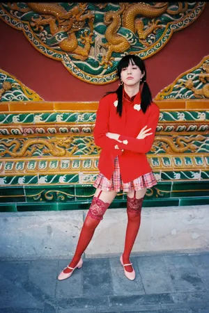 王悦伊复古胶片风写真图片