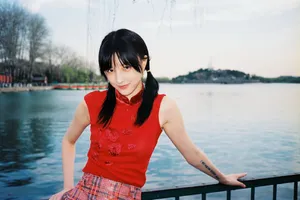 王悦伊复古胶片风写真图片_2