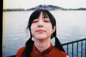 王悦伊复古胶片风写真图片_4