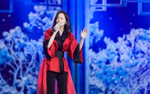 韩雪优雅时尚舞台照图片_2