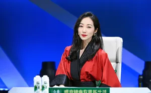 韩雪优雅时尚舞台照图片_3