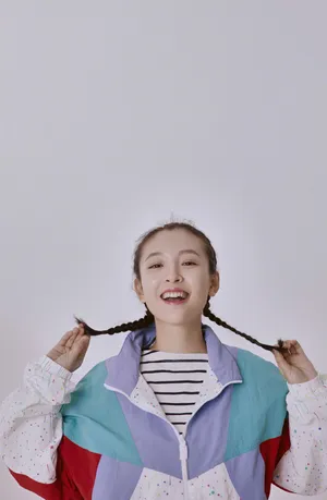 吴倩俏皮可爱写真图片