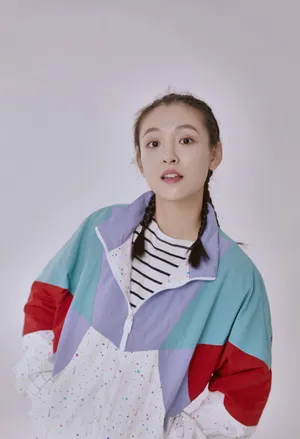 吴倩俏皮可爱写真图片_2