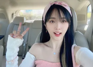 吴宣仪粉嫩性感自拍照图片_2