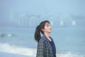 彭小苒甜美元气海边写真图片_2