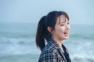 彭小苒甜美元气海边写真图片_5