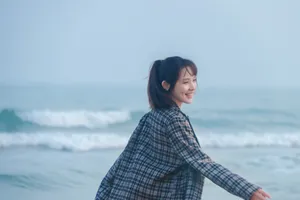 彭小苒甜美元气海边写真图片_7
