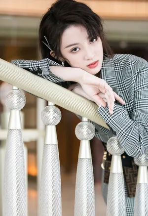 孙佳雨知性迷人活动照图片_3