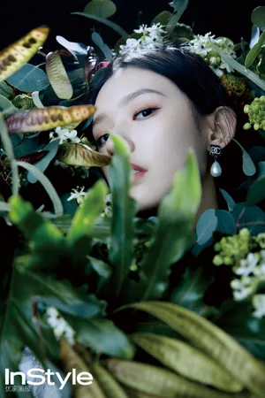 林允最新时尚杂志写真大片_2