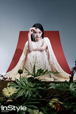 林允最新时尚杂志写真大片_7