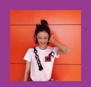 孙佳雨休闲装扮元气甜美图片